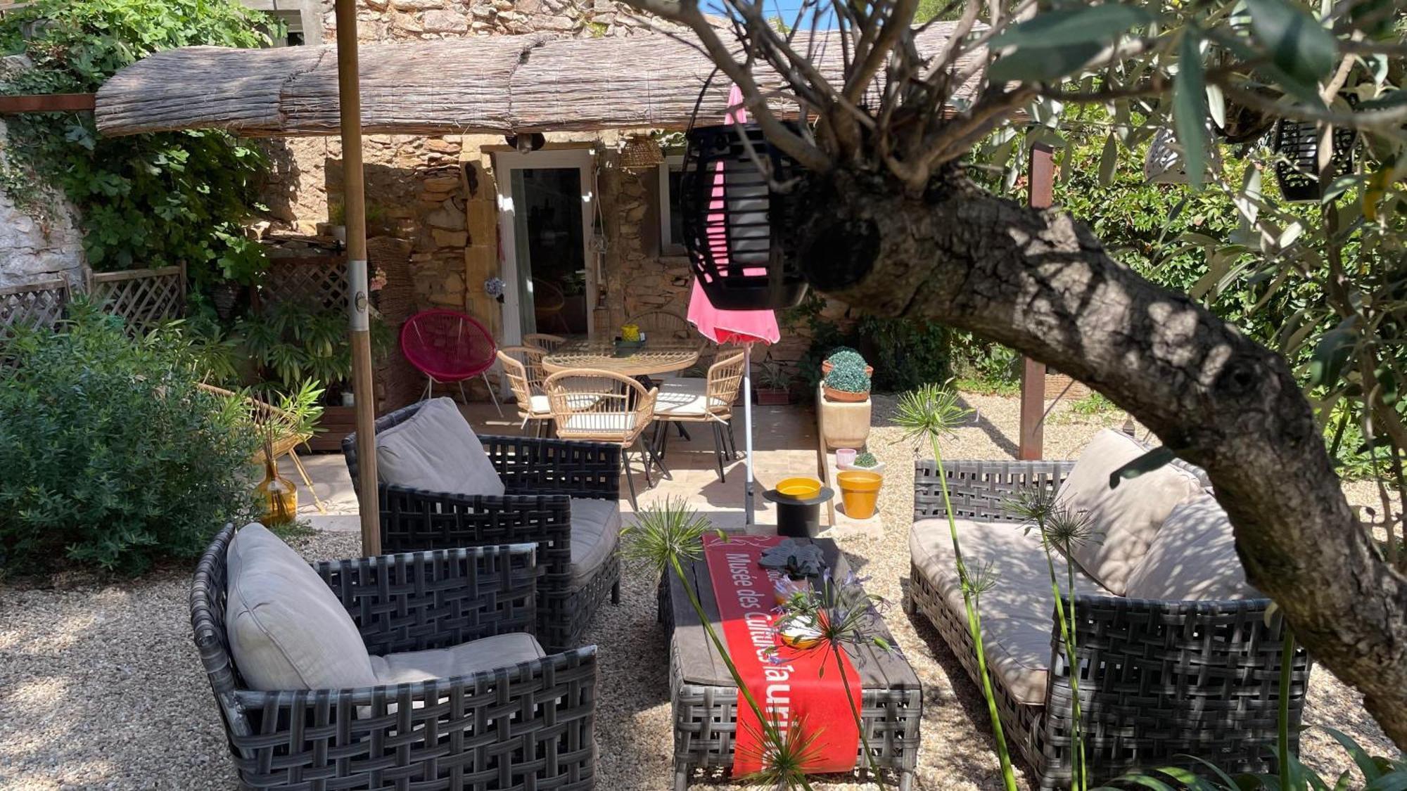 Jolie Annexe Du Mas Dans Le Coeur De La Garrigue Nimoise Villa Nimes Exterior photo
